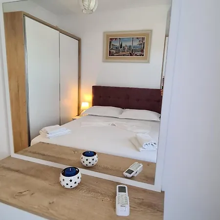 Modern By The Fishta Q5 23 Apartament